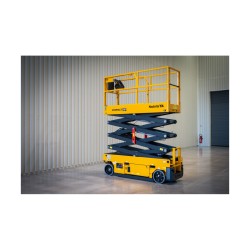 Haulotte COMPACT 12 AE avbildet inne