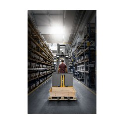 Høytløftende plukktruck EKS 2 | Jungheinrich