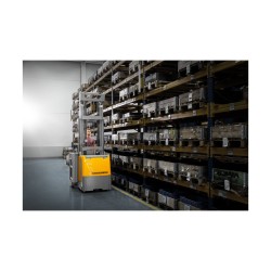 Høytløftende plukktruck EKS 2 | Jungheinrich