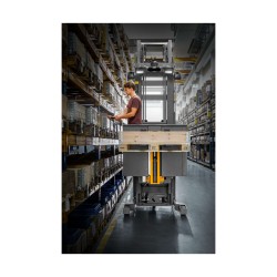 Høytløftende plukktruck EKS 2 | Jungheinrich