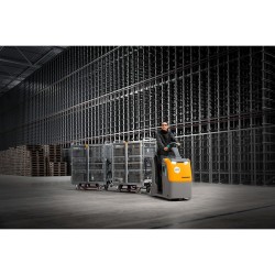 trekktruck med hyllevogn