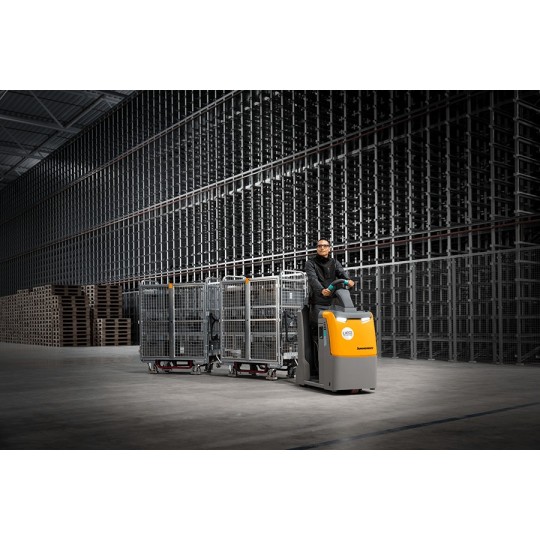 trekktruck med hyllevogn