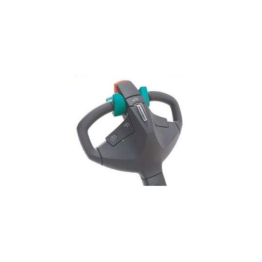 Ledehendelen som er lavt monterte på EJE 116 sørger for trygg manøvrering