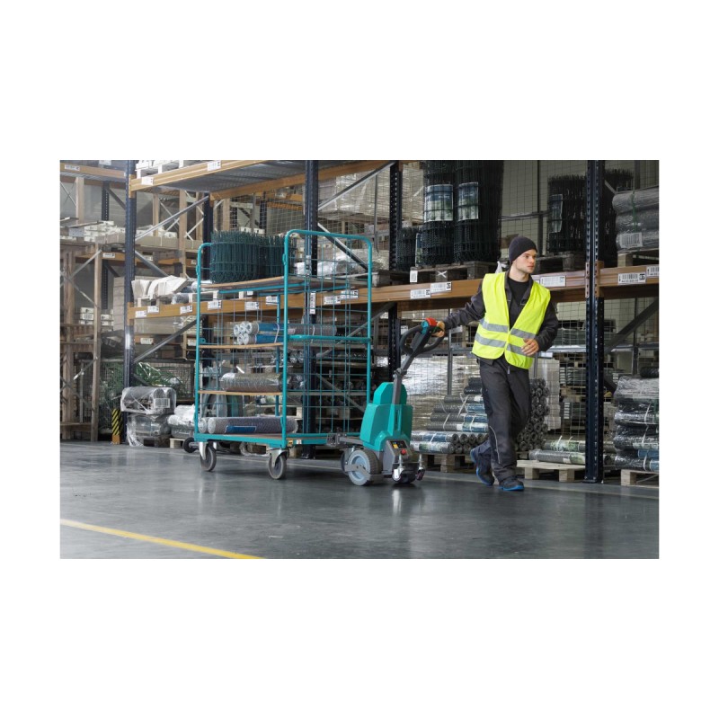 Ameise TTE 1.0 trekktruck i bruk på lager, zoomet inn