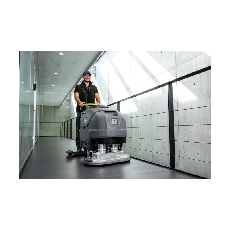 Kärcher gå-bak gulvvaskemaskin, i bruk