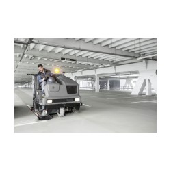 Kärcher gulvvaskemaskin B 300 RI Bp Pack + SB i bruk i parkeringshus