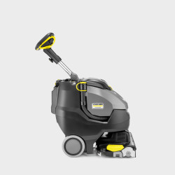 Kärcher BR 45/22 C gulvvaskemaskin sett fra siden, med synlig vannbeholder, hjul og børste.