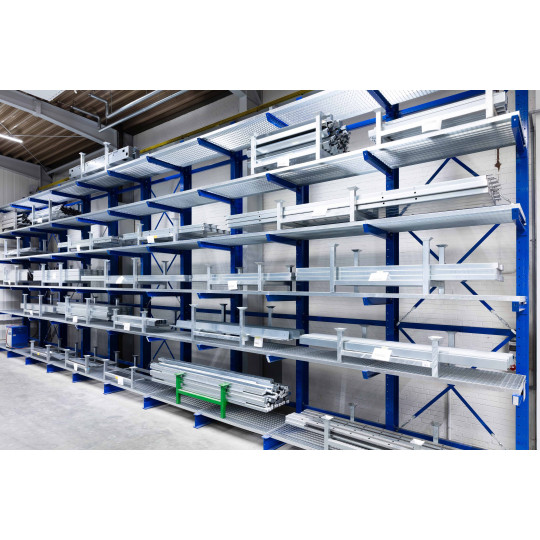 Meta Multistrong Heavy, kunde referanse. Eksempel med nettinghyller. sett forfra