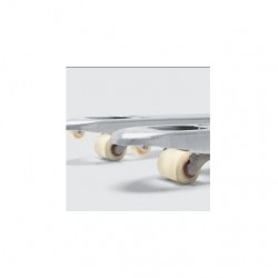 Tette fôringer på hjul gjør den enkel å holde ren og rengjøre.