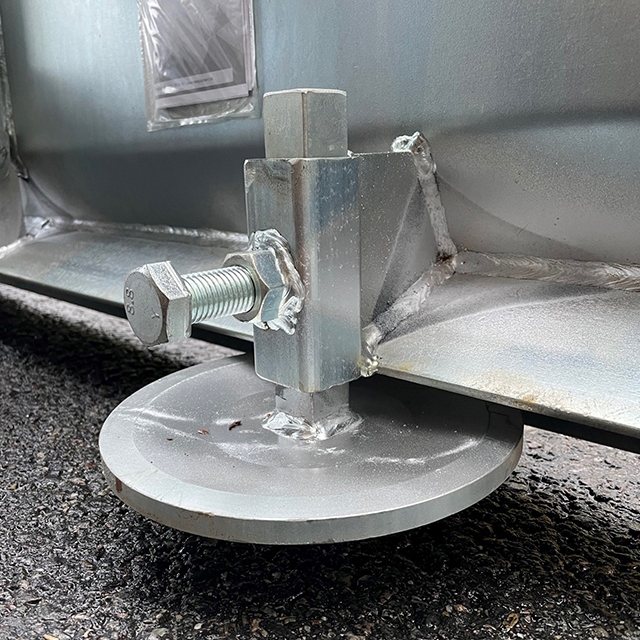 Effektiv snørydding med gaffeltruck og snøplog med justerbar plogfot